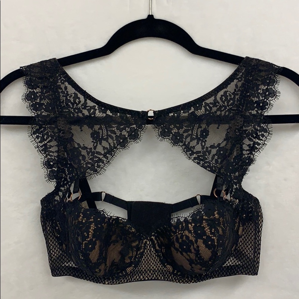 NWOT VS Very Sexy Lace Fishnet Bra 34D
